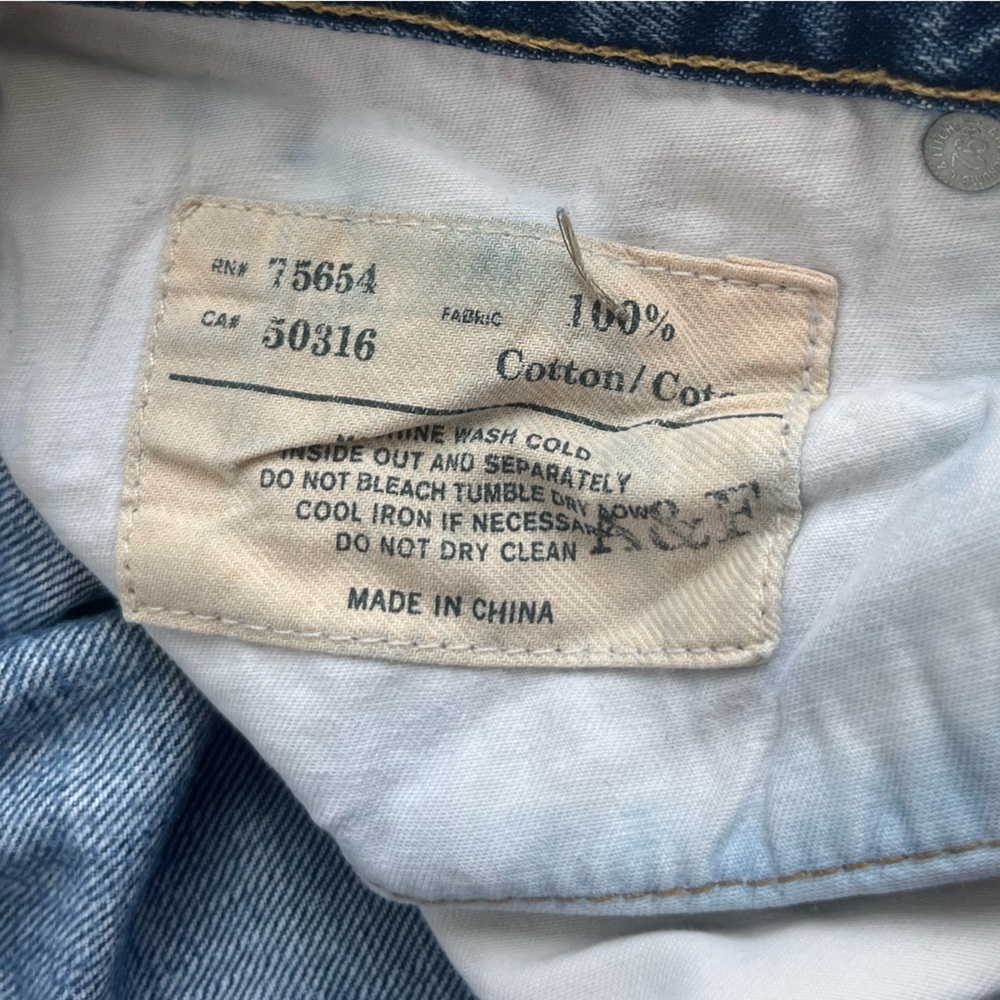 Abercrombie & Fitch Distressed Straight Leg Relaxed Fit Jeans - Picture 9 of 9